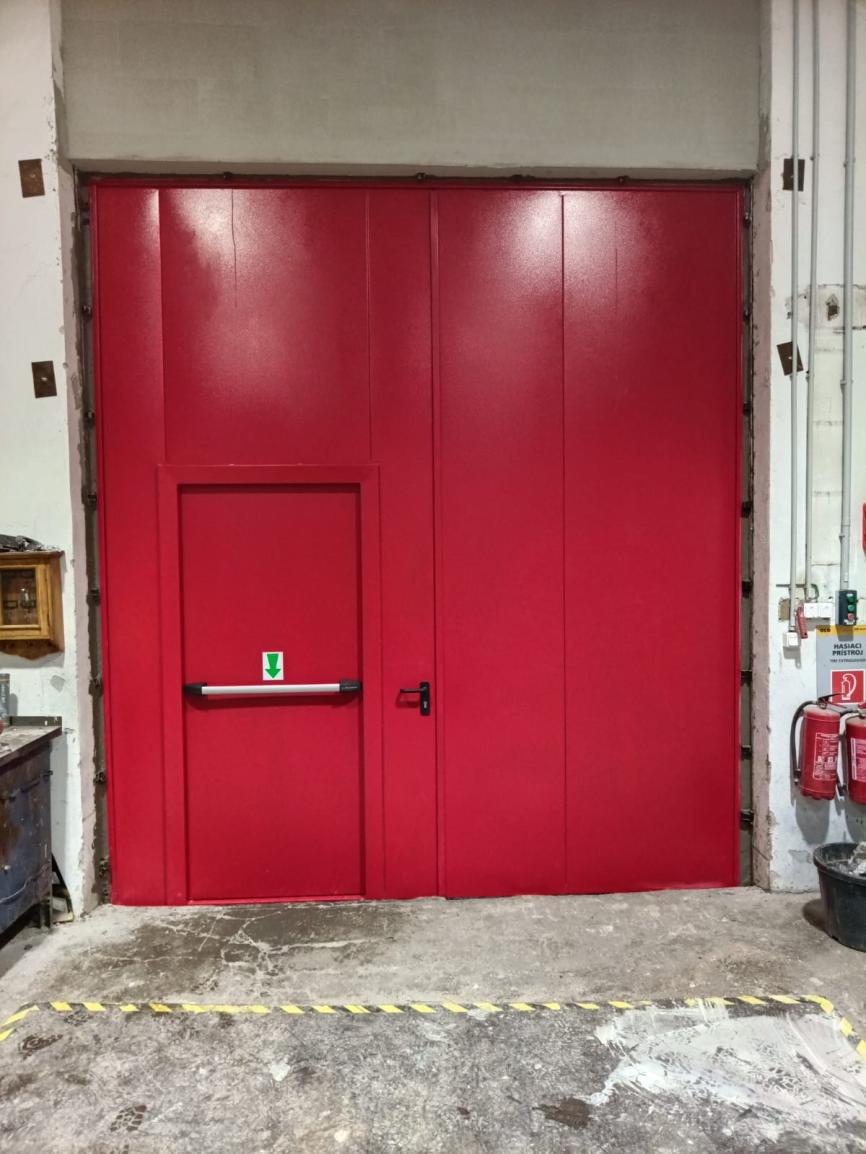 Ako namontovať 500kg požiarne dvere, vysoké 4 metre? Výzva? Ako namontovať 500kg požiarne dvere, vysoké 4 metre? Výzva?
