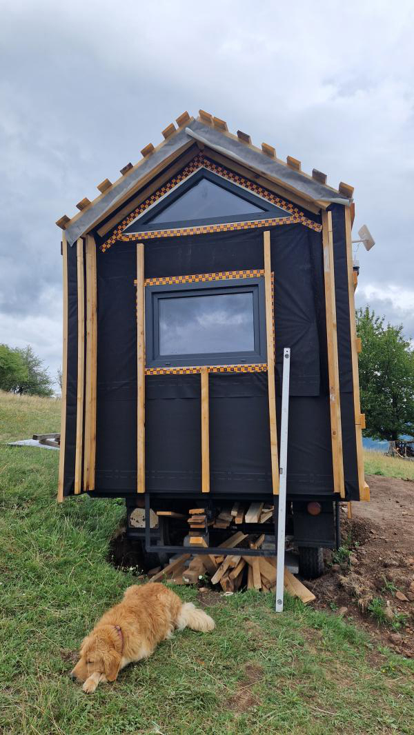 Slovenský youtuber ukazuje, ako si nainštalovať okná svojpomocne Slovenský youtuber ukazuje, ako si nainštalovať okná svojpomocne